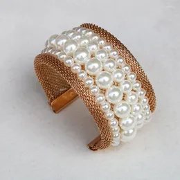 Braccialetto di tendenza Barocco in metallo Bracciale aperto Cinturino da polso Catena di perle cucita a mano Cerchietto boemo Regalo di Natale Festa di gioielli per la sposa