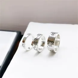 Silberplattierte Metallgeister Frauen Ring Jewlery Punk Größe 8 9 10 Multisize Luxus -Gravave -Buchstaben Mode Spezialpartyschädel Jewlery für Frauenringe E23