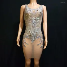 Sahne Giyim Seksi Mesh See ışıltılı kristaller kolsuz kısa elbise kadın moda doğum günü ünlü parti elbiseleri gece kulübü kıyafeti