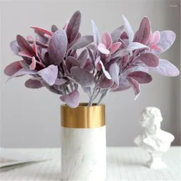 Fiori decorativi 7pcs Floccaggio Effetto Vegetazione Pianta artificiale Latifolium Turcz Mazzo di foglie per la decorazione floreale domestica di Natale di nozze