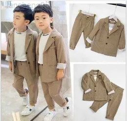 Kleidungssets 2018 2PCS Kinder braun Hochzeit Junge/Mädchen Blazer Anzug Marke Blume Jungen Formelle Smoking Mode Schule Anzug Kinder Frühling Kleidung Set W0222