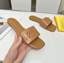 M￤n kvinnor tofflor designer gummi glider sandal platta blommor guld svartvita webb modeskor strand flip flops blommor l￥da 35-42