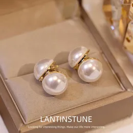 Dingle örhängen utsökt ljus pärla delad boll för kvinnor elegant avancerad enkel design guldfärg charm smycken flicka ol n403