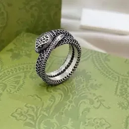 Projektant biżuterii w paski wzór węża w stylu vintage litery mody srebrne pierścienie marki męskie męskie pary ślubne pary pierścionkowe biżuteria