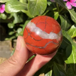 装飾的な置物宝石自然赤いジャスパー球ヒーリングクリスタルボール美しいクリアクォーツサークルクアルツォピエドラミネラル