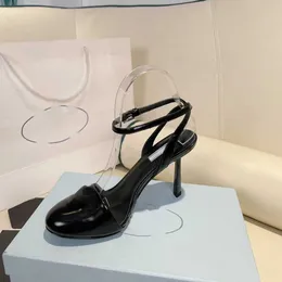 Sandalet Yüksek Topuk Sandalet Terlik Loafer'lar Dokuma Metal Zincir Sandalet Terlik Tasarımcı Lüks Zarif Basit Malzeme Düz Ayakkabı Tasarım Kenar Vermilion Deri NO409