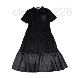 designerskie sukienki dla damskich garnitury Dwie kawałki garnitury T -koszulka i plisowana spódnica na damię modę sukienki z literami z guzikami Koszulki Zestaw 1J6X