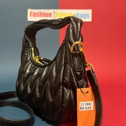 Nya Miu Hobo Designer underarmsväskor satin mini handväskor wander Clutch Holding Handbar Axelväska Mode Lyx Retro plånbok Läder Bankett väska Resehandväska