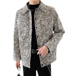 남자 재킷 남성 빈티지 패션 느슨한 캐주얼 뱀 인쇄 가죽 오토바이 재킷 오버코트 남자 한국 스트리트웨어 치카 코트 외부웨어 230223