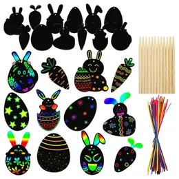 لعبة عيد الفصح حفلة قلادة مرجعية للأطفال DIY Scratch Colorful Drawing Paper Rabbit Radish Eggs مجموعة من 12 و 4 الأقلام الخشبية تخفيف أوقات الفراغ الإجهاد