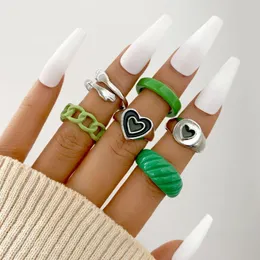 Bröllopsringar Creative Green Love Heart Drop Oil Finger Women Fashion Design Hug Hollow Chain Knuckle Joint Ring Set Hand Accessories