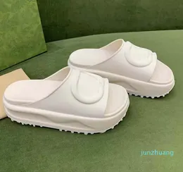 최고 품질의 디자이너 Platfslide Orm Sandal Fashion 자수 캔버스 두꺼운 밑창 2121 브랜드 여성 샌들 여름 해변 슬라이드 실내 홈 슬리퍼