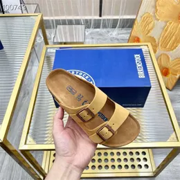 Дизайнер роскошных тапочек дизайнер Birkinstocks Sandals Arizona Double-Button Soft Bottom является универсальным и можно носить снаружи в сетчатых красных мужских и женских тапочках