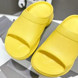 منصة النساء Slippers Sandals Slippers البغال الكعبة الكثيفة النعال الثقبة جولة في إصبع القدم مفتوحة للأحذية المصممة للنساء
