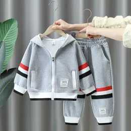 Barn designer kl￤der pojke kl￤der set r￤nder cardigan sweatpants tr￤ning fj￤der barn kappa