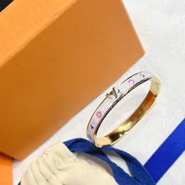 デザイナーブレスレットバングルチャームブレスレット高級ブレスレット女性レタージュエリーメッキステンレス鋼 18 K ゴールドラウンドフラワーリストバンドカフファッションアクセサリー