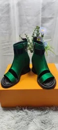 2022 Top Hollowed-Out Classic Fashion Women's Shoes and Boots Designer går ut till Party Beach Hotel Metal paljetter Stora 35-41