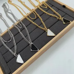 Designer halsband triangel brev hänge halsband lyx varumärke smycken titanium stål halsband kedja man kvinna unisex gåva
