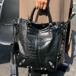 Senior Sense Of Dark Willow Nail Design Tung cyklist Bag axel crossbody väska man och kvinnlig universal