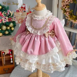 Flickans klänningar Baby Girl Princess Lace Spanish Ruffle Dress Spädbarn Småbarn Girl Vintage Vestido Bow Party Födelsedagstävling Babykläder 1-10Y W0224