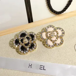 Znaczek firmowy Ch broszka damska luksusowa biżuteria od projektanta diamentowa perła szpilka wielokolorowa broszka 18-karatowe złoto platerowane Vintage miłośnicy mody wesele prezent z pudełkiem