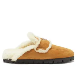 겨울 따뜻한 슬리퍼 고급 디자이너 플랫 신발 여성 삼각형 - 상패 양모 등이없는 로퍼 러그 고무 단독 상자 35-42QSAO