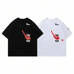 2023 Erkek Tişörtler Tasarımcı Tshirts T Shirt Camo Gevşek Pembe Clothesheart Mektupta Mektup Grafik Tee T-Shirt Grafiti A1