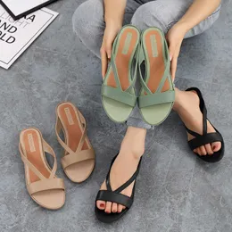 Sandali pigri abbigliamento esterno sandali da spiaggia e pantofole 2022 moda estiva cinturino incrociato sandali da donna con tacco basso pantofole in gelatina con la suola spessa Z0224