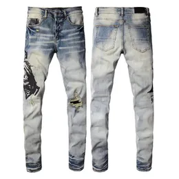 Mäns jeans nödställda blå smala streetwear mode broderade bokstäver lapptäcke byxor skada mager stretch rippad