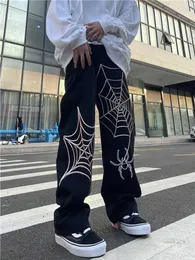 メンズジーンズ大音量のスパイダーウェブ刺繍ストレートカジュアルジーンズパンツユニセックスバイブスタイルルーズデニムズボン秋の冬のストリートブラックZ0225