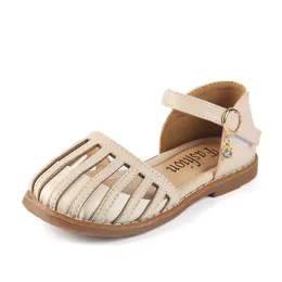 Sandały Baotou Anticollision Girls Sandals 2021 Summer New Sweet Baby Princess Buty luksusowe dzieci sandałowe miękkie but na plaży Z0225