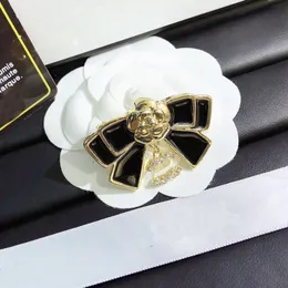 패션 스탬프 ch 여자 브랜드 Desinger Jewelry Diamond Pearl Pin Flower Brooch Gold Plated 빈티지 패션 애호가 선물 웨딩