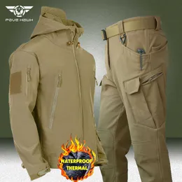 Tute da uomo Tuta tattica impermeabile da uomo pelle di squalo militare soft shell multitasche due pezzi giacca di lana autunno inverno pantaloni cargo militari Z0224