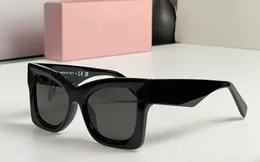 Солнцезащитные очки из негабаритного кошачьего глаз Черно -серая линза Женщины 8 Вт солнечные очки солнечные дизайнеры солнцезащитные очки occhiali da sonse sunnies uv400 очки со коробкой