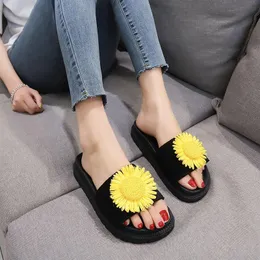 Slippers Summer Style Small Daisy Women Sandals Flip Flops Outside Wear Fresh Non-slip Pantoufle Sloffen Dames