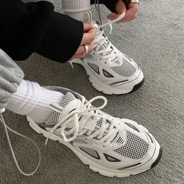 Klänningskor Kvinnors lyxiga chunky sneakers mesh andningsbara skor för män sport som kör avslappnad dam fitness vulkaniserar skor 230225