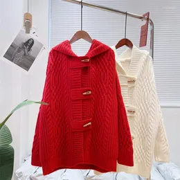 Kvinnors tröjor 2023 Spring och Autumn Women's Little Riding Hood Retro Design Cow Horn Button Thicked Red Sweater Coat Wear Fashion