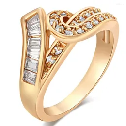 Pierścionki ślubne luksusowy mikro-pave cyrkon złoty kolor kryształowy pierścień dla kobiet stylowa biżuteria najwyższej jakości kropla
