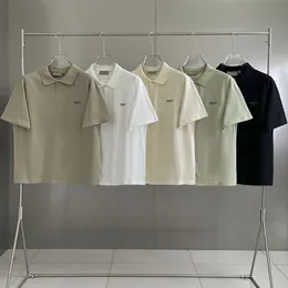 2023 Tasarımcı Mens Temel İş Polos Tişört Moda Fransa Marka Erkek Tişörtü İşlenmiş Kol Bantları Mektup Rozetleri Gömlekler