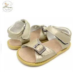 Sandalen TONGLEPAO Junge Sandalen Kinder Strand Schuhe Koreanische Rutschfeste Weiche Sandalen Mittleren Kind Sommer Kinder Schuhe Z0225