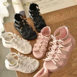 Sandaler barn romerska sandaler 2022 Little Girl Summer Beach Sandaler för barn Barn Fashion Princess Ankle Hollow Out Beach Boots Shoes Z0225