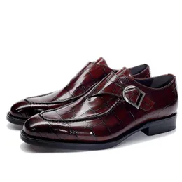 Klädskor bröllopsloafers för män plus size business läder formell sko man italiensk stil oxfords elegant klassiker