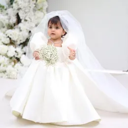 Girl Dresses Ivory Princess Flower Girls 2023 A-Line Square Collar Puffy Kids Wedding Party Dress With Cape Satin Child Bridel Gowns