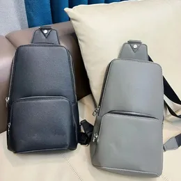 Bolsa de corpo transversal Men Bag Pacote de peito masculino Pacote genu￭no de couro artesanal Bolsas de mensagens de corpo transversal Mulheres ao ar livre Pacote de cintura