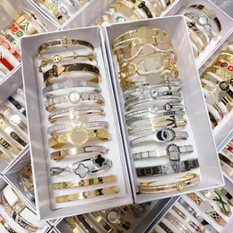 Armband Lyxmärke Batch blandad partihandel med 5 stycken blandade varor golvpris Damarmband Armband Armband Armband Armband Armband Armband