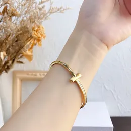 Дизайнерские браслеты женщины стальной браслет роскошные дизайнерские дизайнерские ювелирные украшения кристалл 18 тыс. Золотая из нержавеющая сталь любители подарки браслеты мужские браслеты