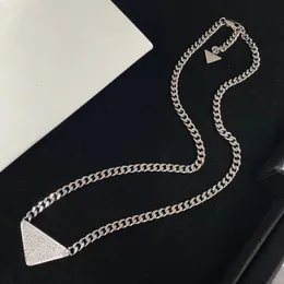 Diamantkette benutzerdefinierte Frauen Männer Designer-Halsketten Silber Gold Dreieck Anhänger Design Modeschmuck gute Qualität Liebhaber sind verliebt Goldhalskette