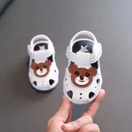 Sandaler Summer Children's Boys Gilrs Sandals Cute Bear Mönster Cartoon Casual Animals Prints Kids Shoes Make Sound Bottom Sandaler Z0225