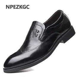 Klänningskor läderskor män casual skor loafers mocasines hombre andningsbara snörning sneakers män skor läder zapatos de hombre r230227