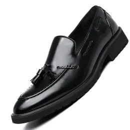 Klänningskor Tassel läder oxfords skor män loafers casual slip på män klädskor italienska graciösa bröllopsfestskor män mockasins svart r230227